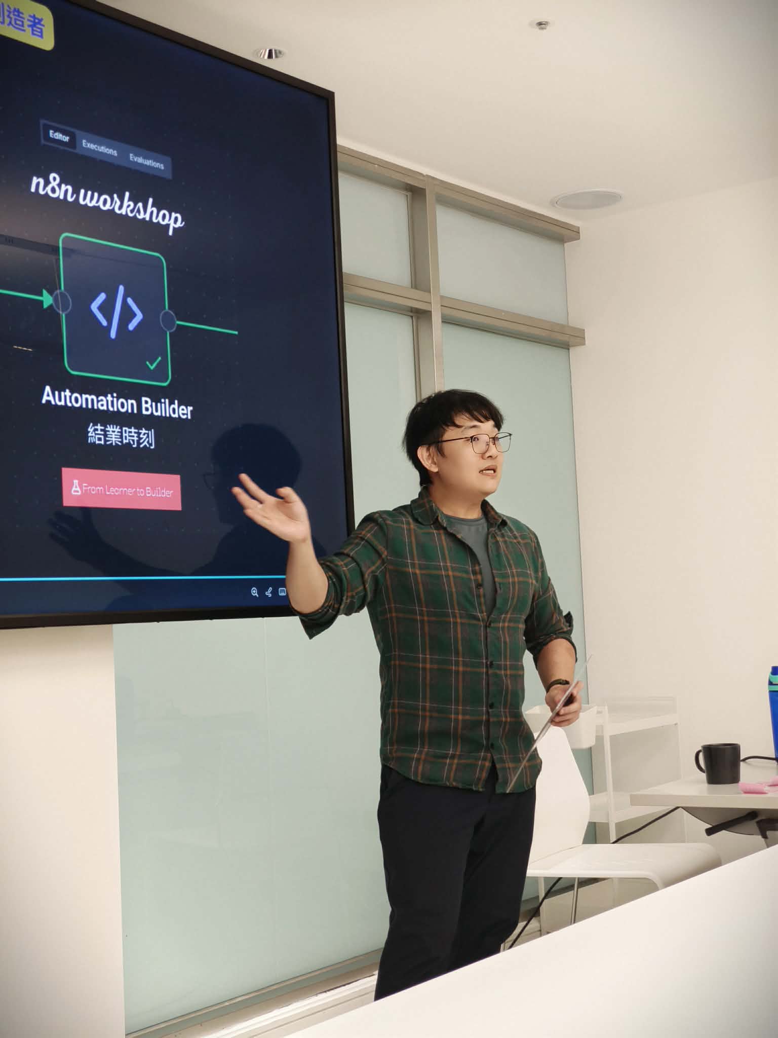 Josh 在 n8n workshop 授課現場
